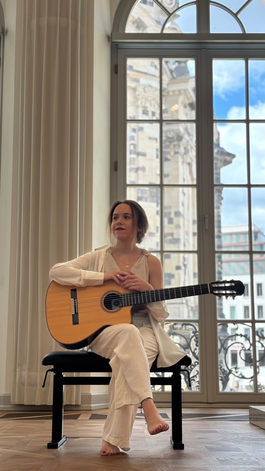 Margaréta Lakner with her guitar